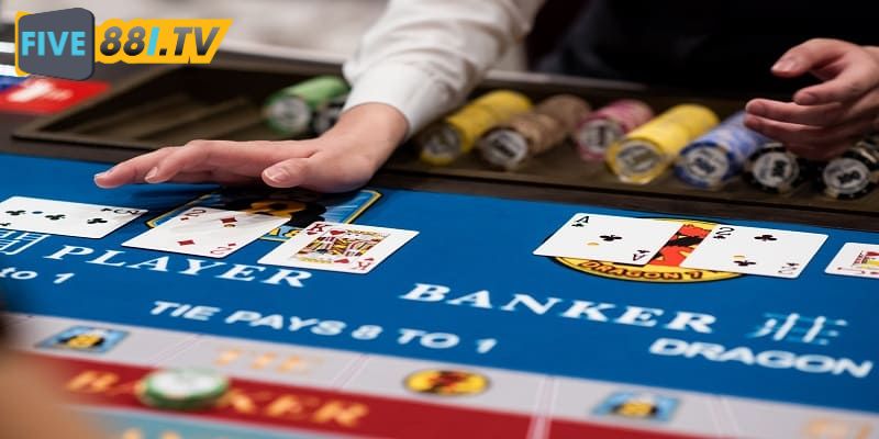 Bài Baccarat sẽ có 3 cửa cược chính Player, Banker và Tie